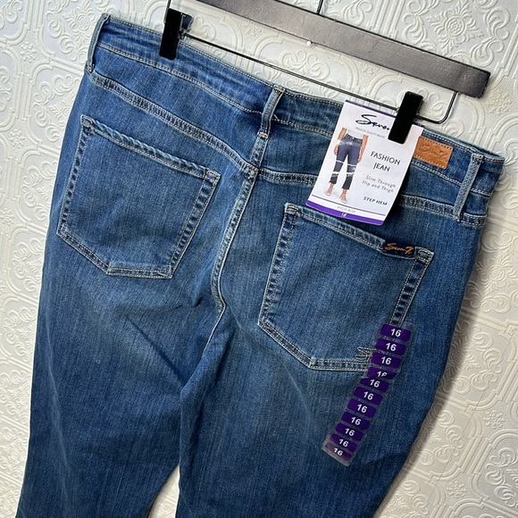Seven7 | High Rise Cropped Fray Hem Denim | Size 16 NWT - Picture 8 of 15